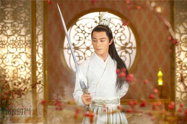 'Người trong thiên hạ và ta, chàng chọn ai. Ta chọn người trong thiên hạ, nhưng sẽ chết cùng nàng'.